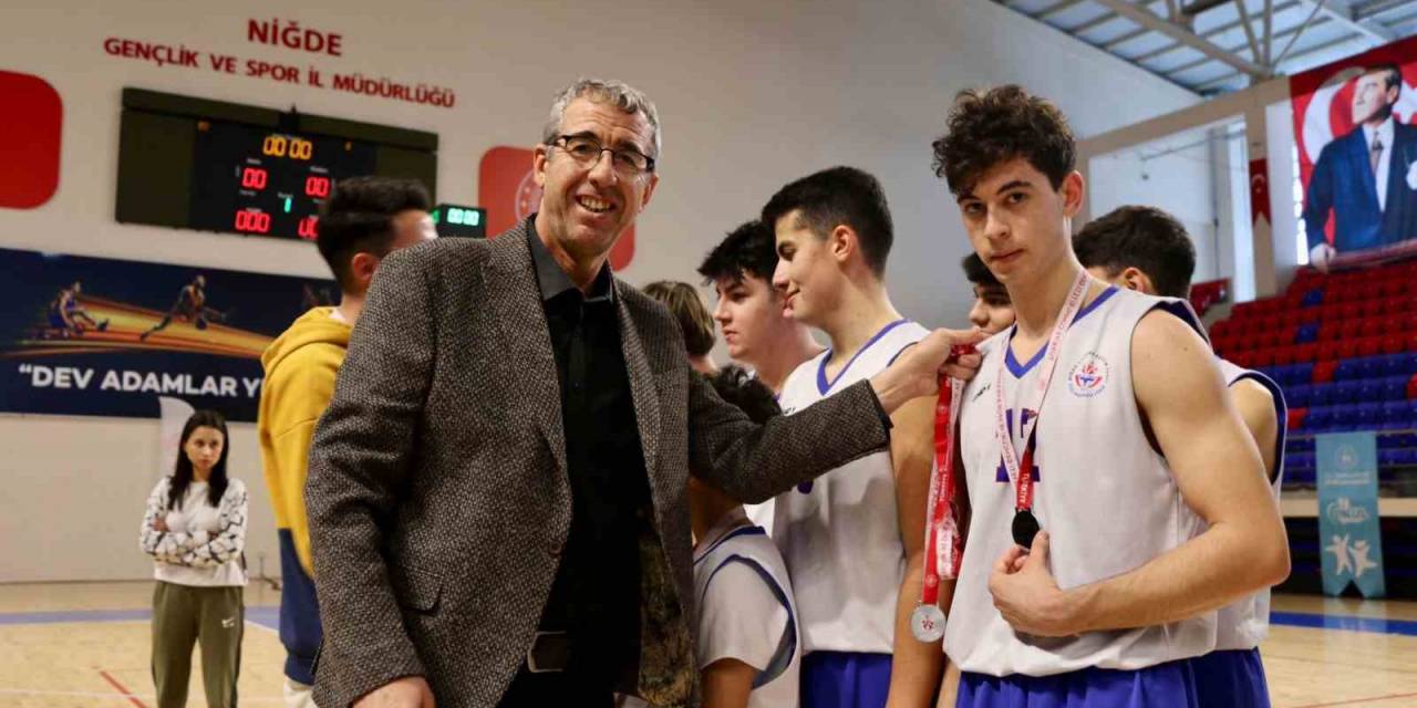 Niğde’de Okul Sporları Basketbol Müsabakaları Tamamlandı