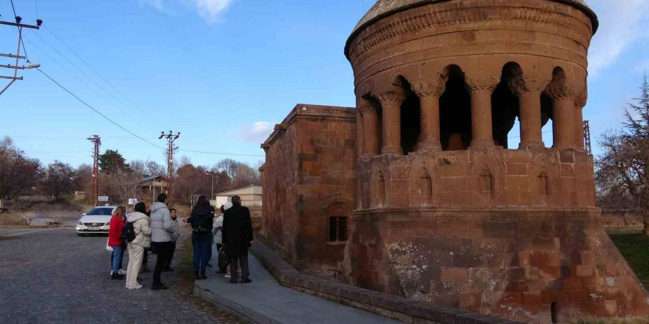 Ahlat Selçuklu Mezarlığına Ziyaretçi Akını