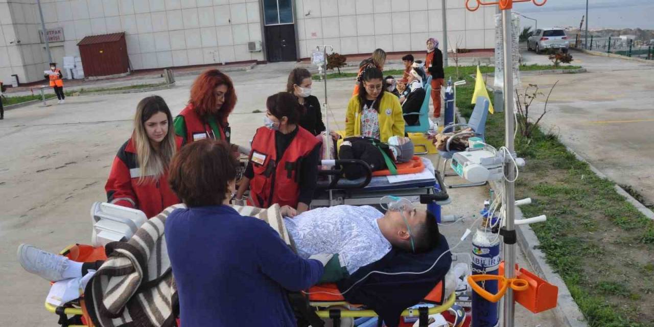 Lapseki Devlet Hastanesinde Deprem Ve Yangın Tatbikatı