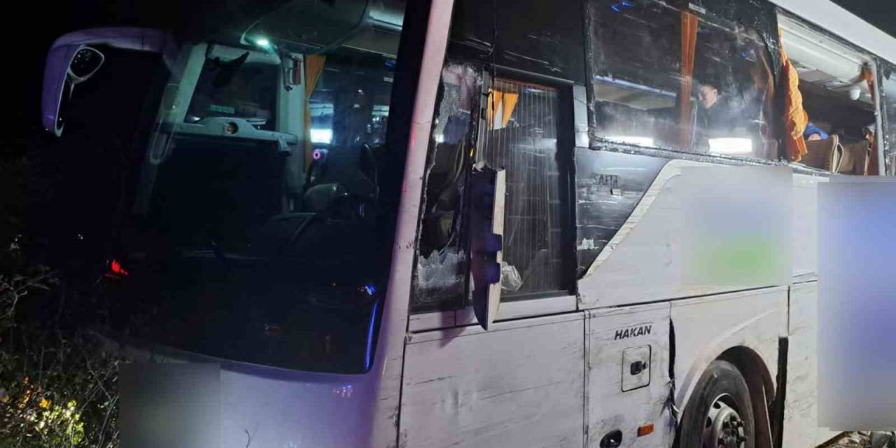 Anadolu Otoyolu’nda Kamyon Yolcu Otobüsüne Çarptı: 1’i Ağır 5 Yaralı