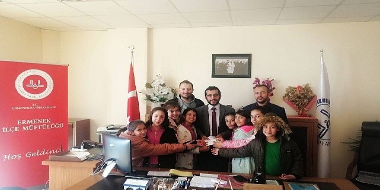Minikler Kumbaralarını Filistinli Kardeşlerine Bağışladı