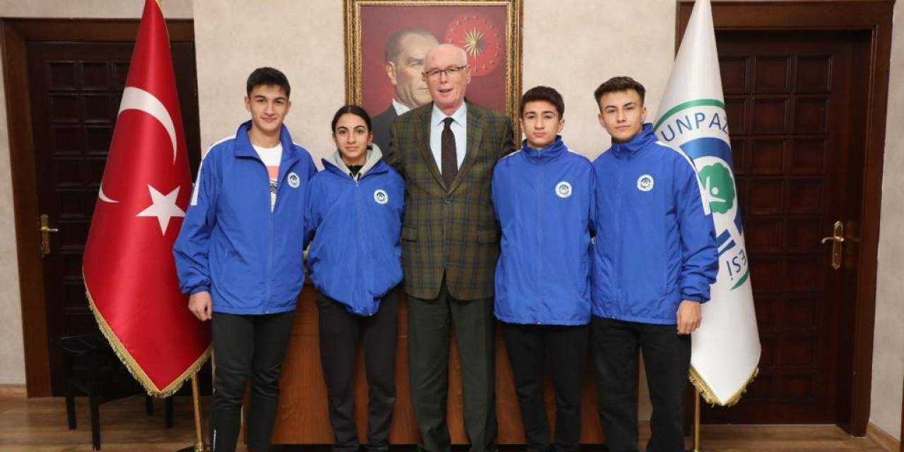 Odunpazarı’nın Şampiyon Atletleri Kazım Kurt’u Ziyaret Etti