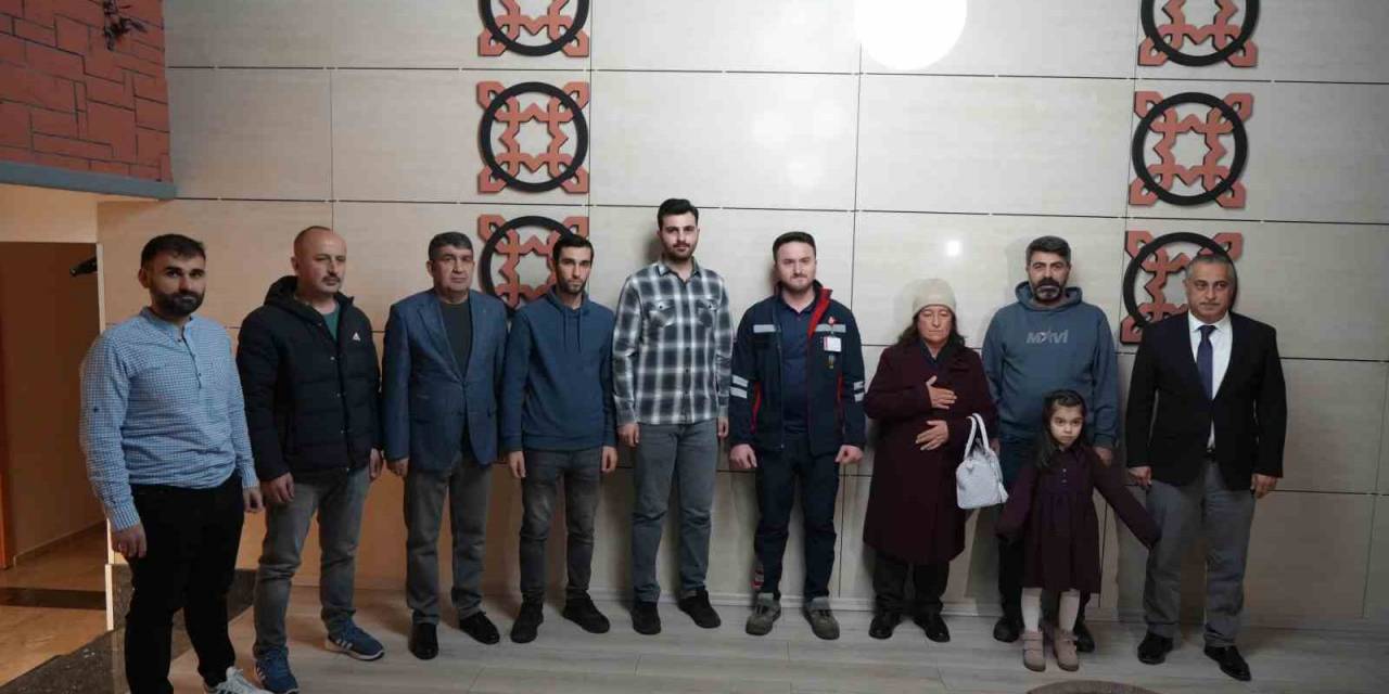 Depremzede Kadın Kendini Kurtaran Ekibi Aylar Sonra Ziyaret Etti