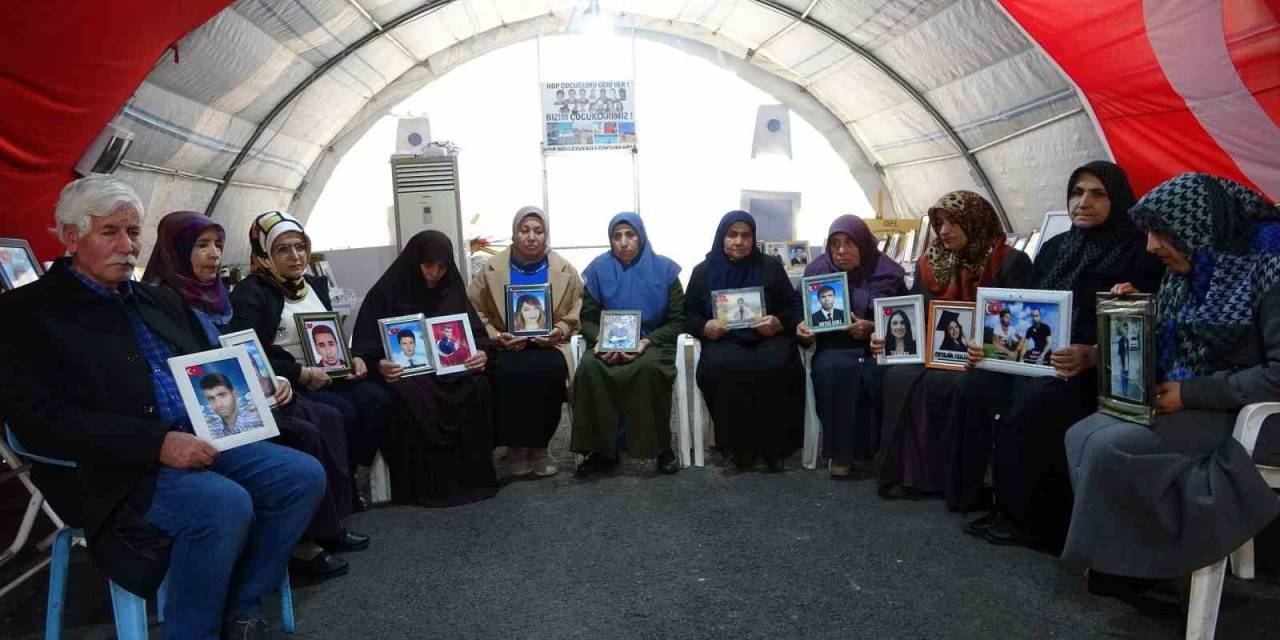 Diyarbakır Anneleri Hdp’ye Ve Destekçilerine Meydan Okudu