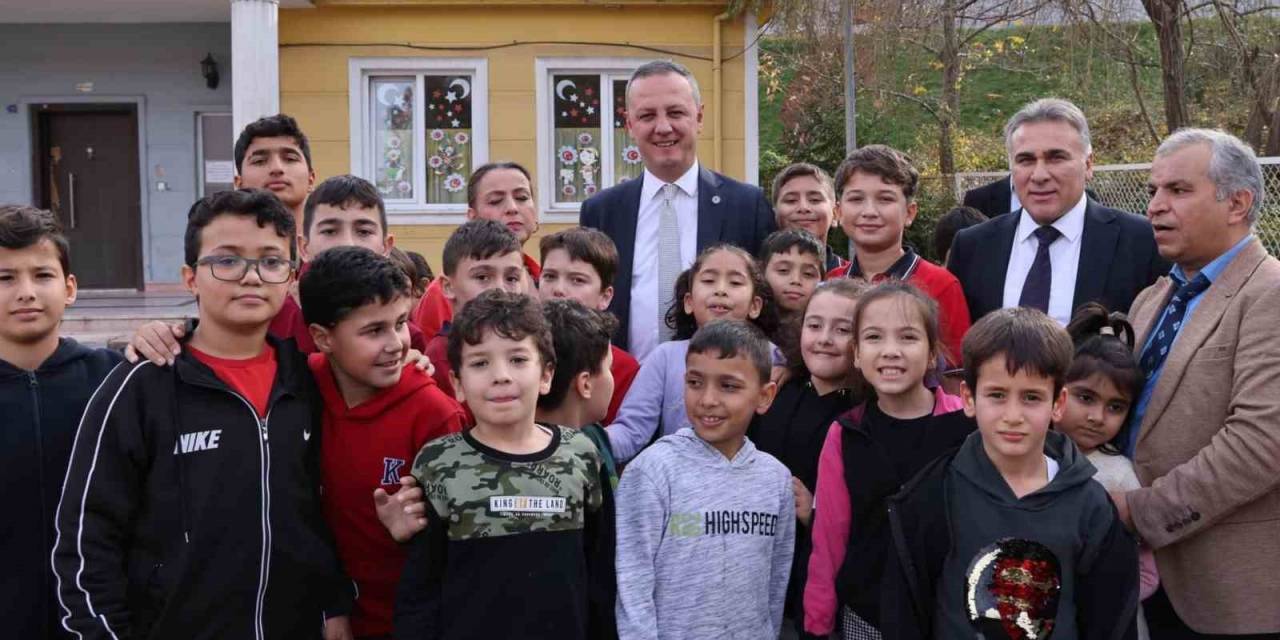 Başkan Alan, Miniklerin Sevincine Ortak Oldu