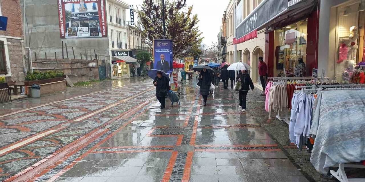Edirne’de Yağan Yağmur Sevindirdi