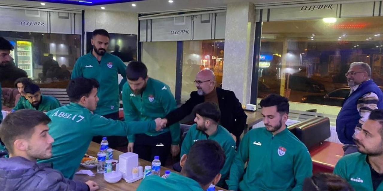 Başkan Altun’dan Kars 36 Spor’a Destek Yemeği