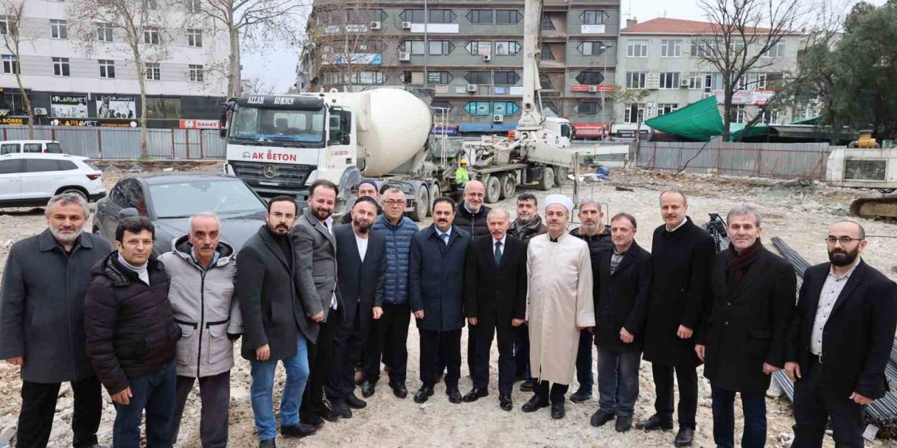 Bayrampaşa’nın Simge Yapısı Hoca Hayri Efendi Merkez Camii Yenileniyor