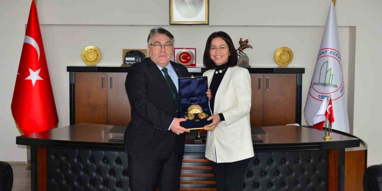 Aşık Veysel’in Torunu Gündüz Şatıroğlu’dan Rektör Özölçer’e Ziyaret