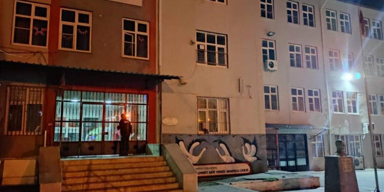 Manisa Emniyetinden Okul Bahçelerine Gece Kontrolü