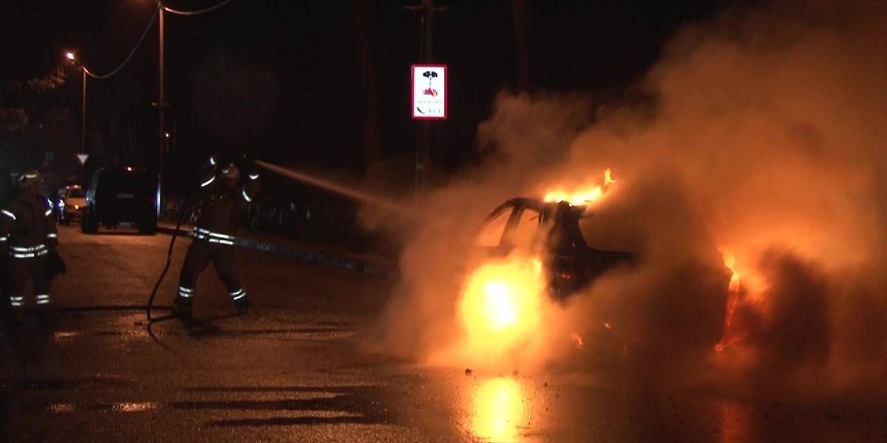 Kartal’da Seyir Halindeki Otomobil Alev Alev Yandı