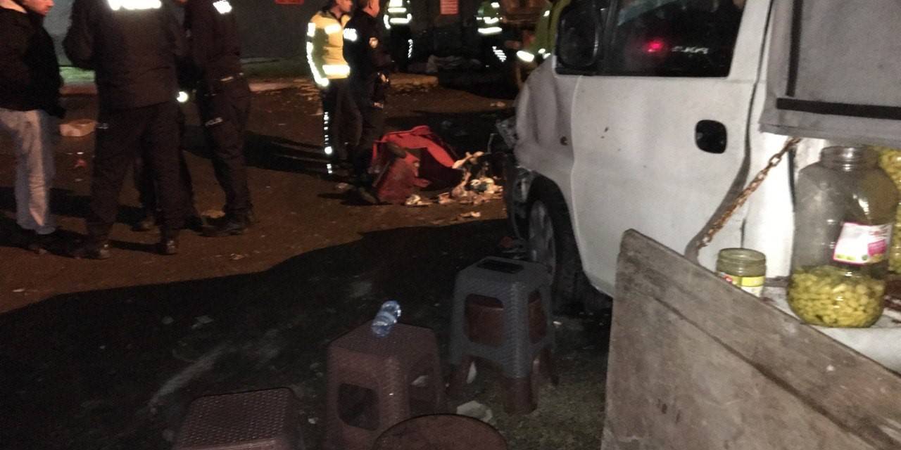 Tır, Köfte Yiyen Müşterilerin Arasına Daldı: 5 Yaralı
