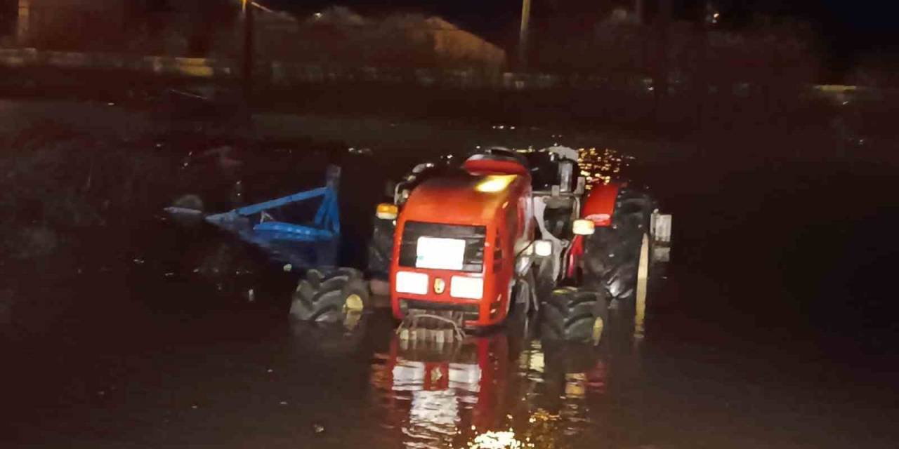 Çardak’ta Sağanak Yağış Etkili Oldu, Bahçe Ve Tarlalar Göle Döndü