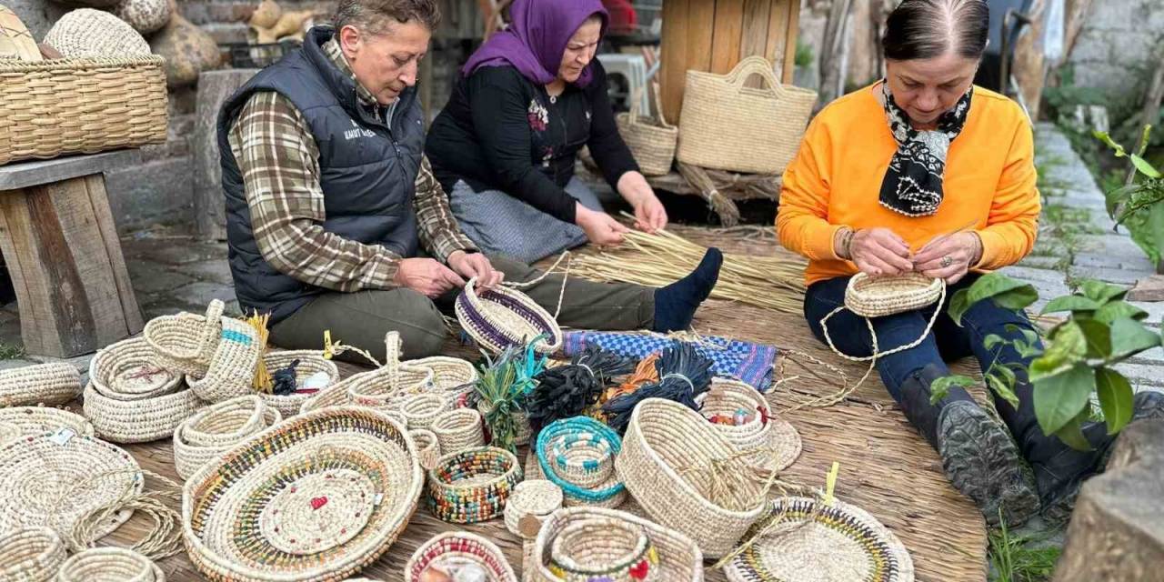 ‘Bafra Zembili’ Kadınların Elinde Şekilleniyor