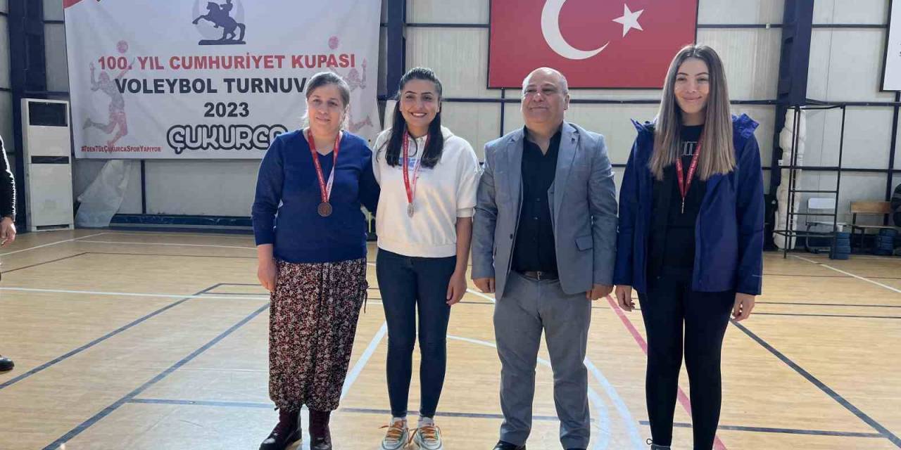 Çukurca’da Spor Etkinliklerinde Bu Sefer Şalvarlı Kadınlar Yarıştı