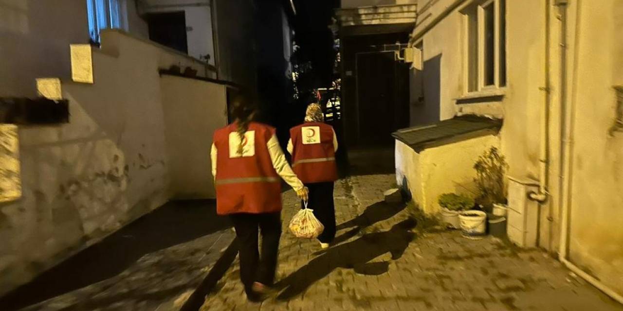 Bilecik’te Kızılay, İhtiyaç Sahibi Aileler İle Bağışçılar Arasında Köprü Olmaya Devam Ediyor