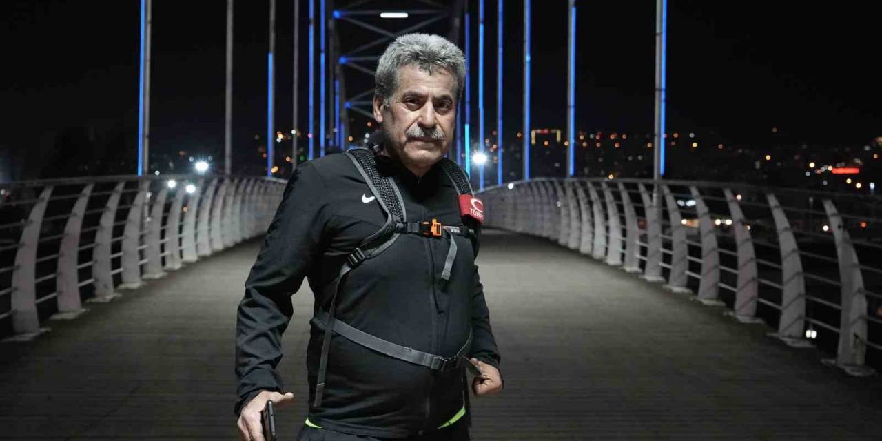 Dükkanını Kapatıp 20 Kilometrelik Yolu Koşarak Gidiyor