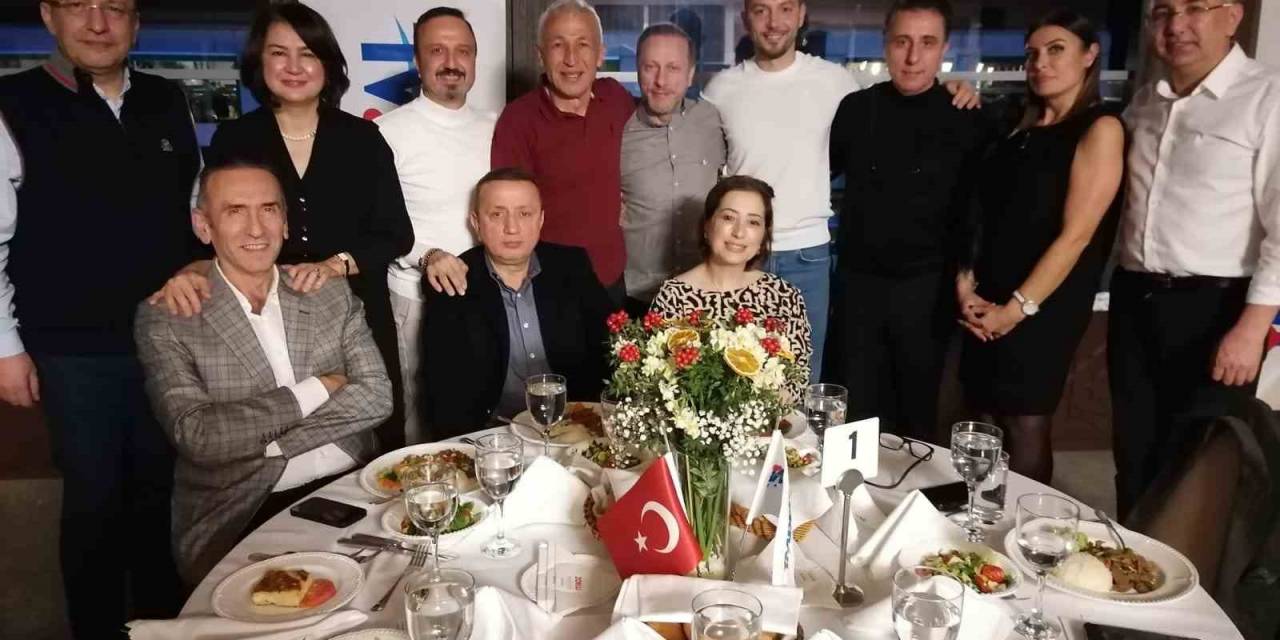 İmperial Ailesi Geleneksel Yıl Sonu Yemeğinde Buluştu