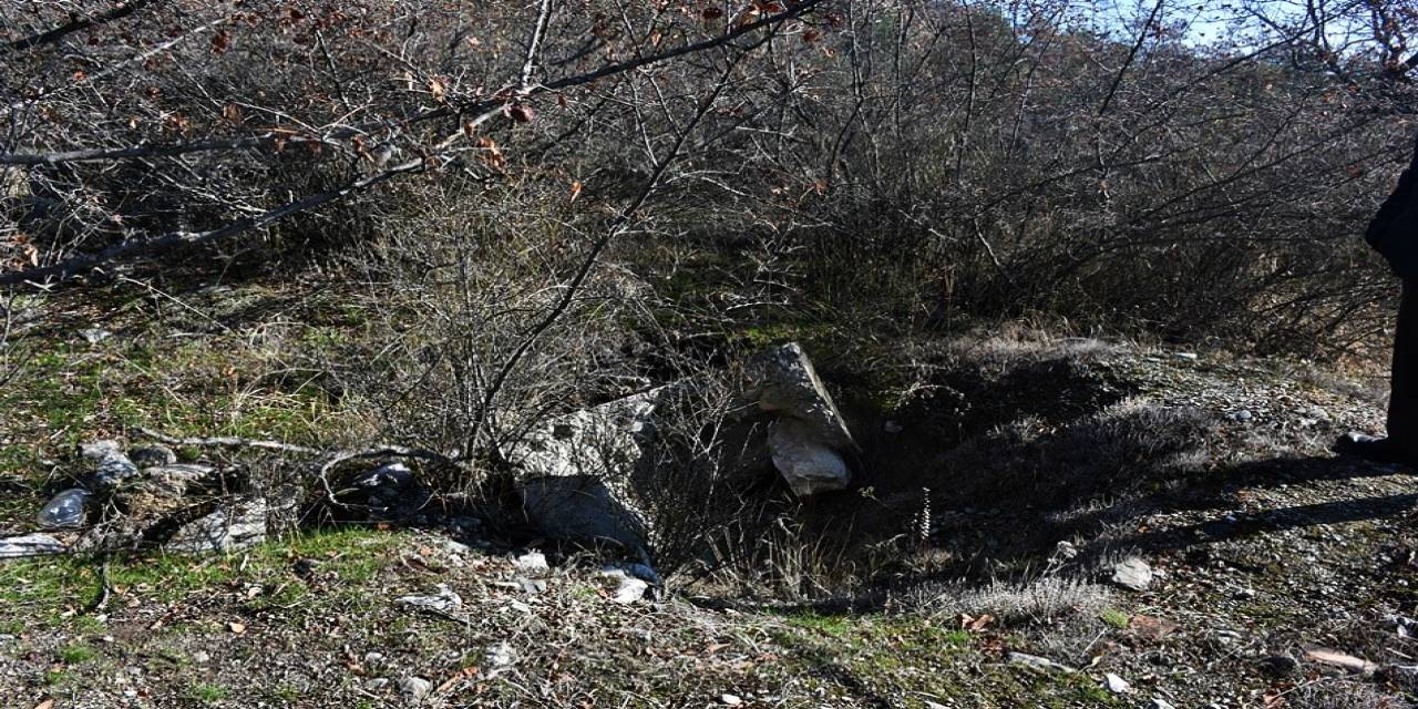 1943’teki Depremde Ölenlerin Defnedildiği Mezarlığı Defineciler Talan Etti