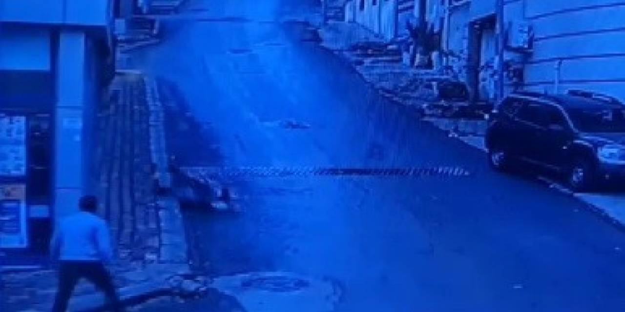 İzmir’de Yürekleri Ağza Getiren Görüntü: Bebek Arabası Yokuş Aşağı Böyle Kaydı