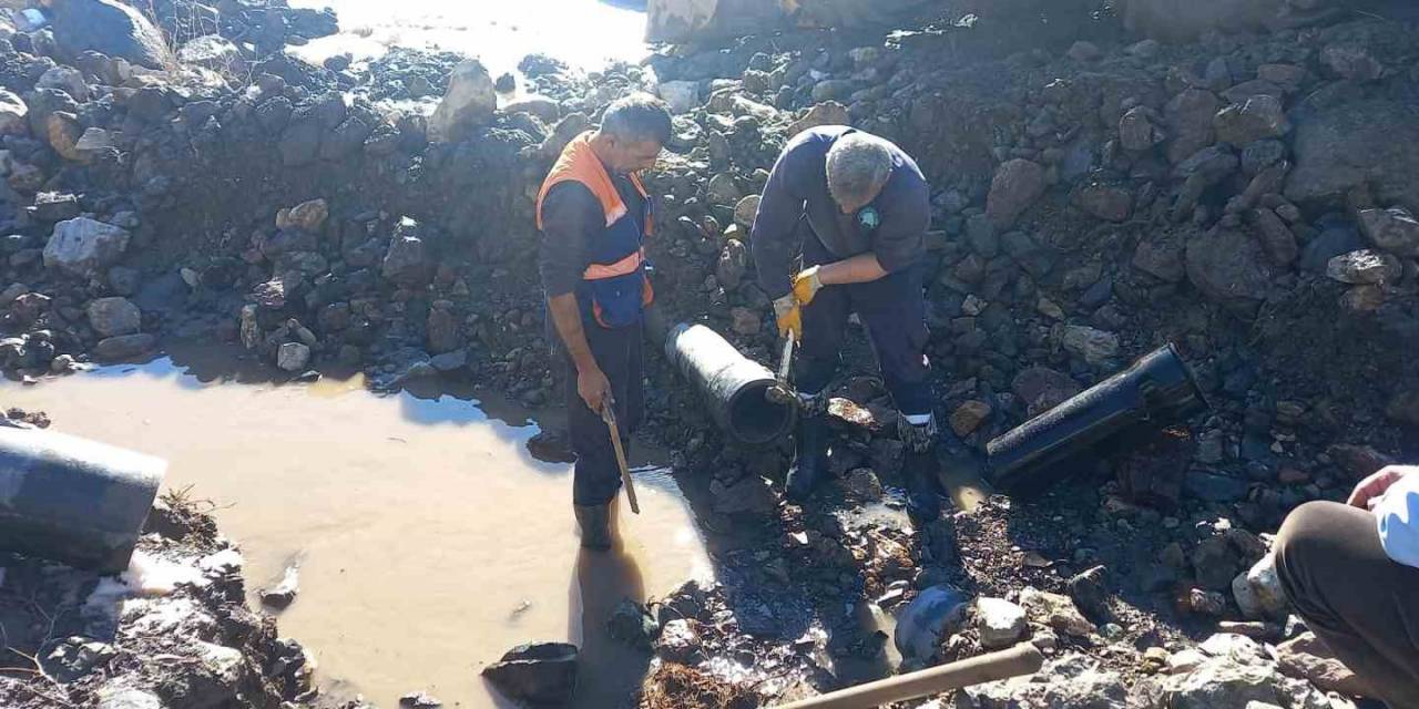 Hakkari Belediyesi’nden Su Arızasına Müdahale