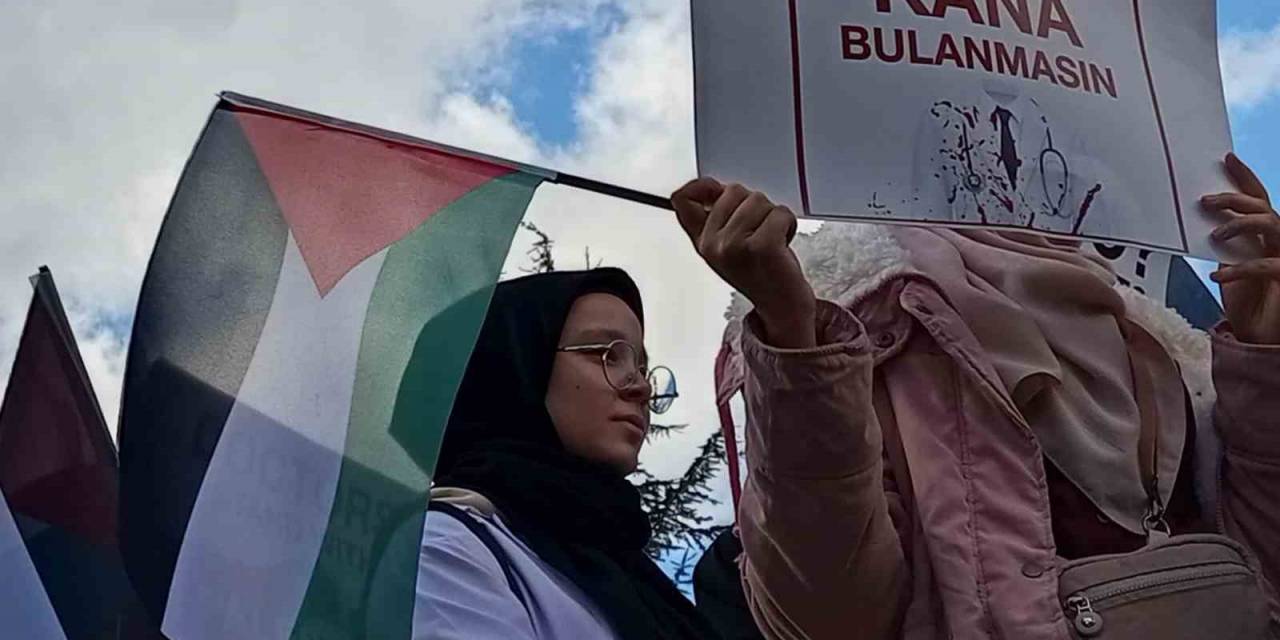 Doktorlar İsrail Katliamını Protesto Etti