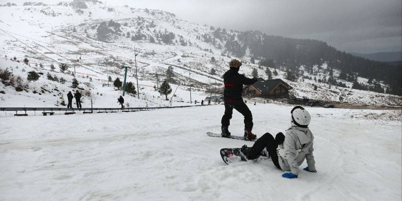 Hafta Sonunu Fırsat Bilen Tatilciler Soluğu Kartalkaya’da Aldı