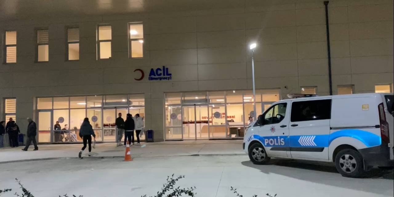 Burdur’da Husumetli Gençler Arasında Çıkan Tartışmada Kan Aktı, 1 Kişi Bıçakla Yaralandı