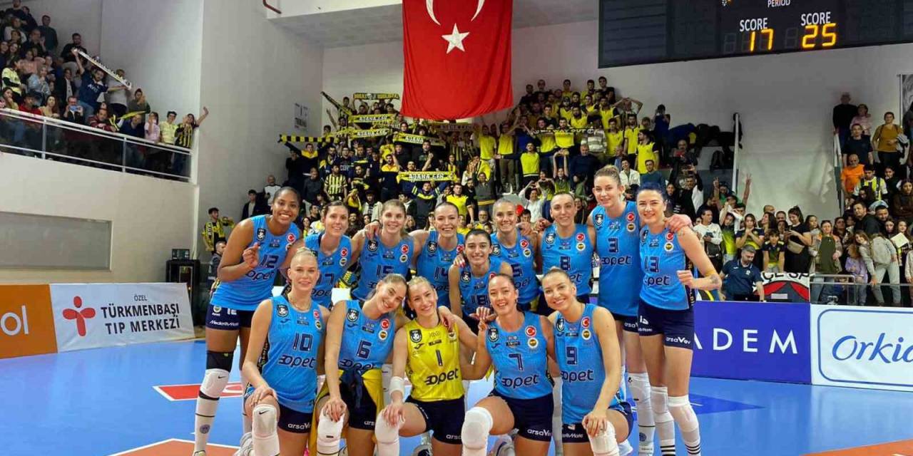 Fenerbahçe Opet, Ligde İlk Yarıyı Lider Tamamladı