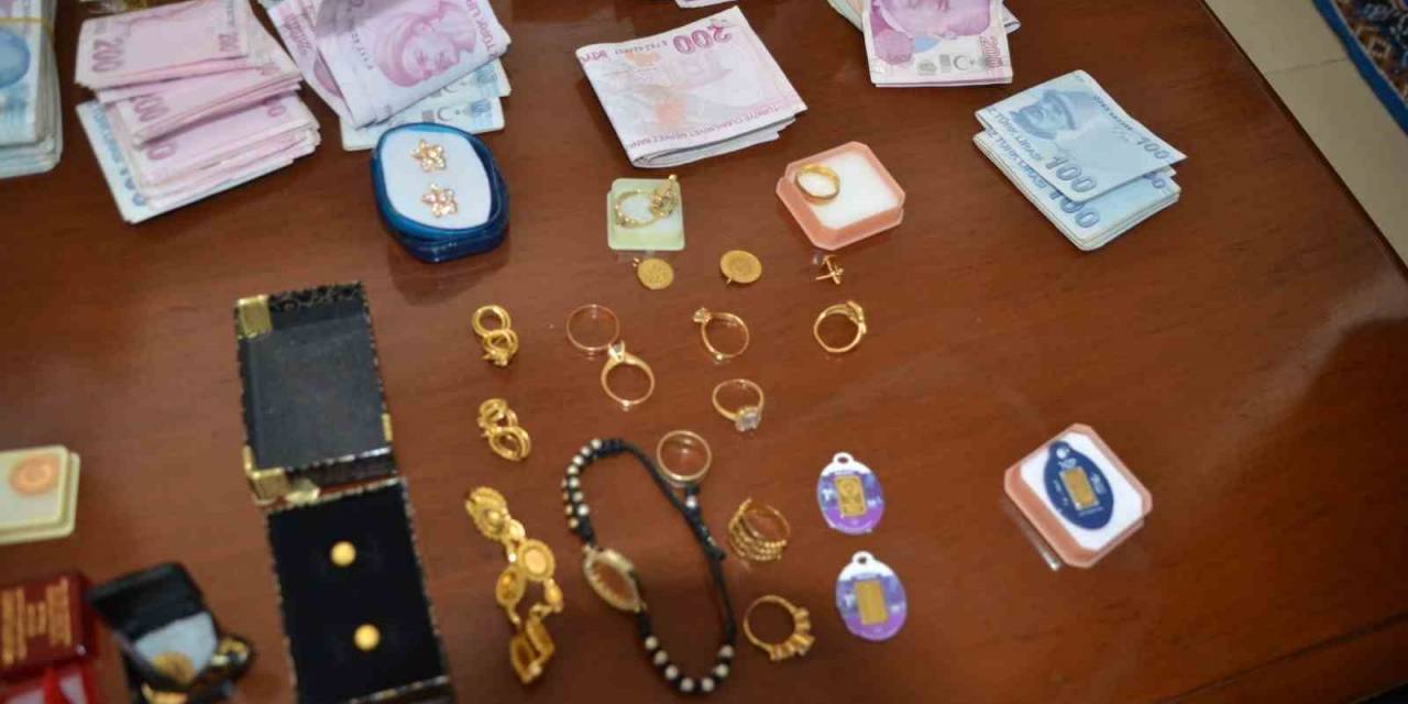 Muşlu Kadınlar Gazze’ye Destek İçin Ziynet Eşyalarını Bağışladı