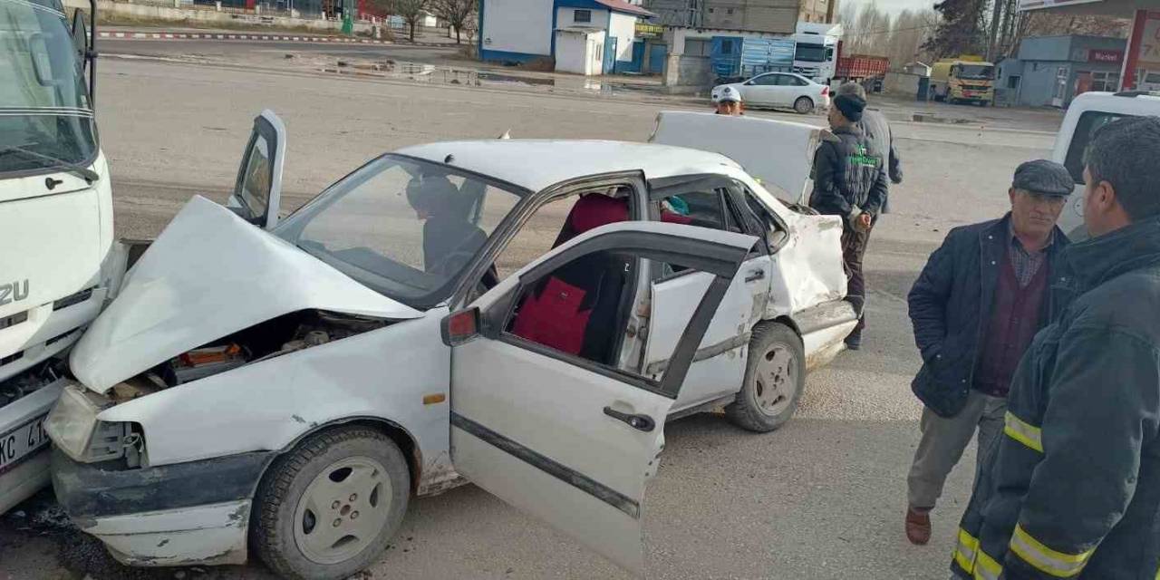 Erciş’te Zincirleme Trafik Kazası: 2 Yaralı