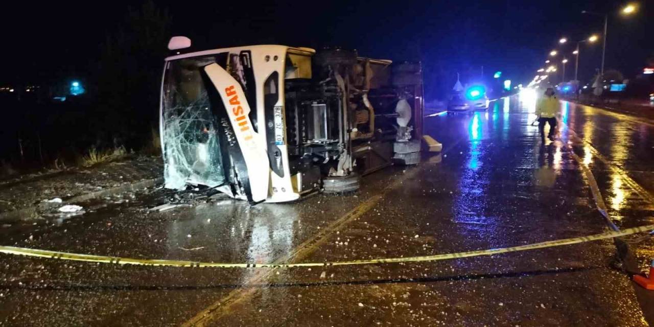 Afyonkarahisar’da Midibüs Devrildi: 24 Kişi Yaralandı