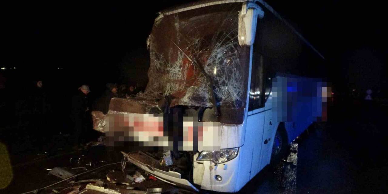 Çanakkale’de Yolcu Otobüsü İle Kamyon Çarpıştı: 3’ü Ağır 9 Yaralı