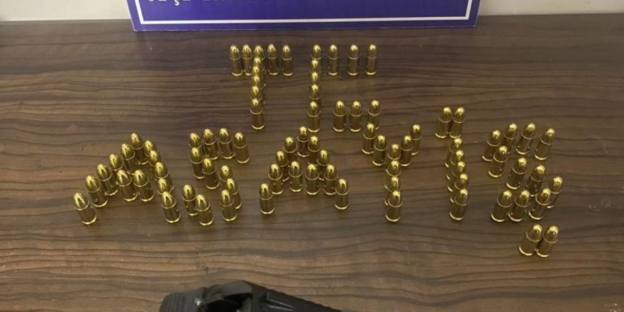 Şüpheli Şahısların Üzerinde 2 Adet Ruhsatsız Silah Ele Geçirildi
