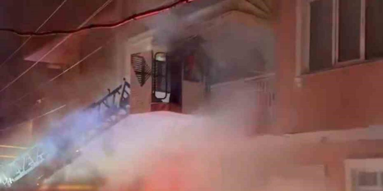 Kocaeli’de Yangın Paniği : Mahsur Kalan Kadını İtfaiye Kurtardı