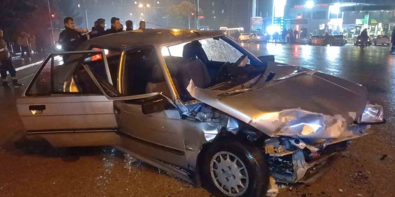 Kırıkkale’de İki Otomobil Kafa Kafaya Çarpıştı: 9 Yaralı