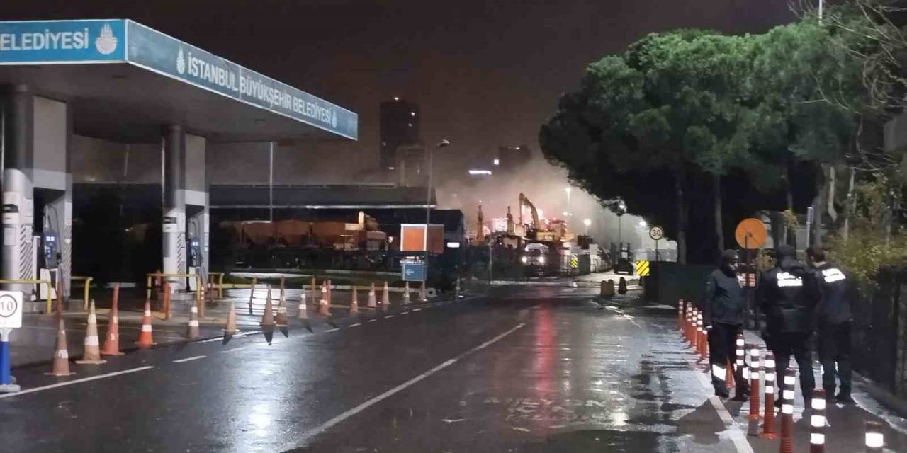 İbb Deposunda Yangın Paniği