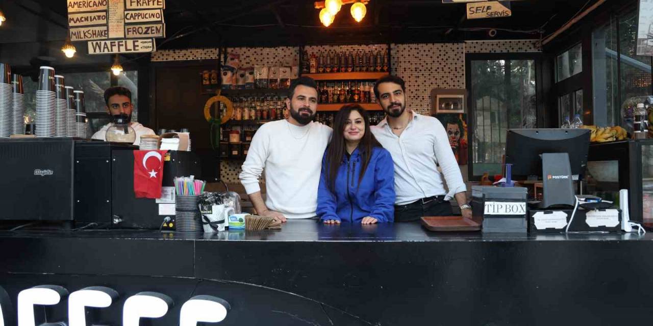 Kardeşlerin Kafe Açma Hayalini Deprem Bile Yok Edemedi