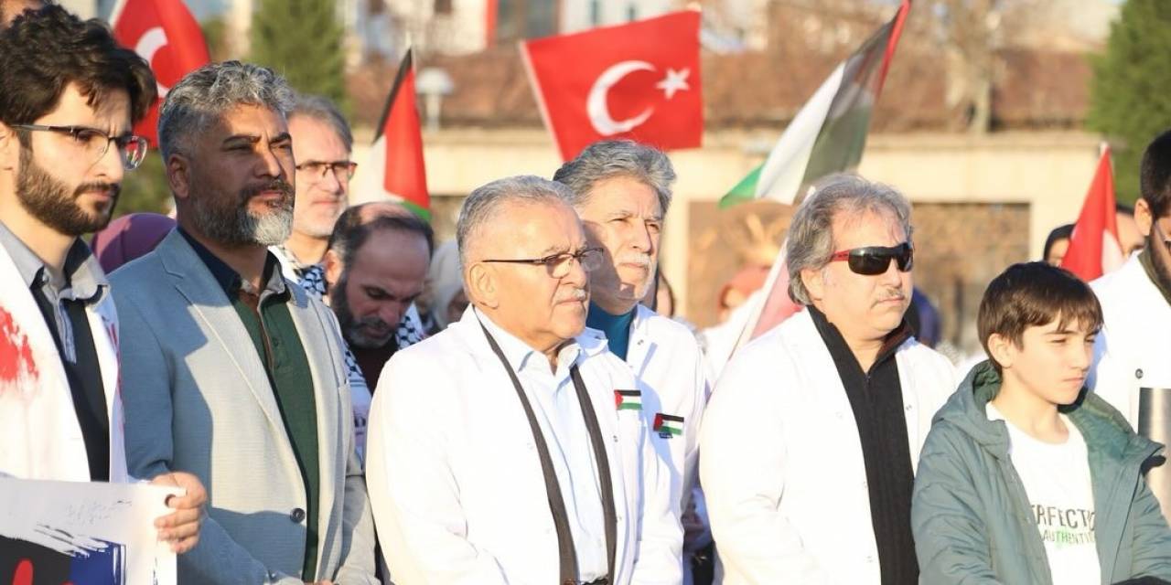 Doktorlar Ve Sağlık Çalışanları İsrail’i Protesto Etti