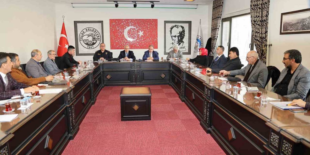 Talas’ta Merkez Muhtarlarla 5 Yılın Değerlendirmesi