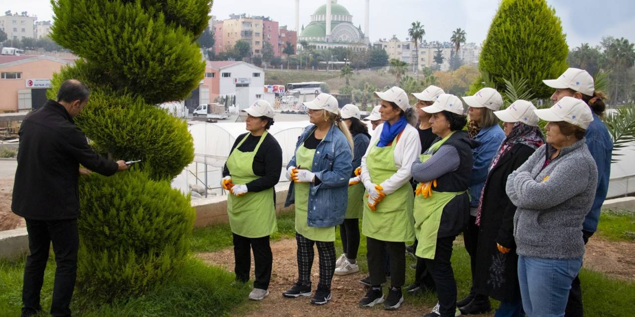 Mersin’de Kadınlara Uygulamalı Budama Eğitimi