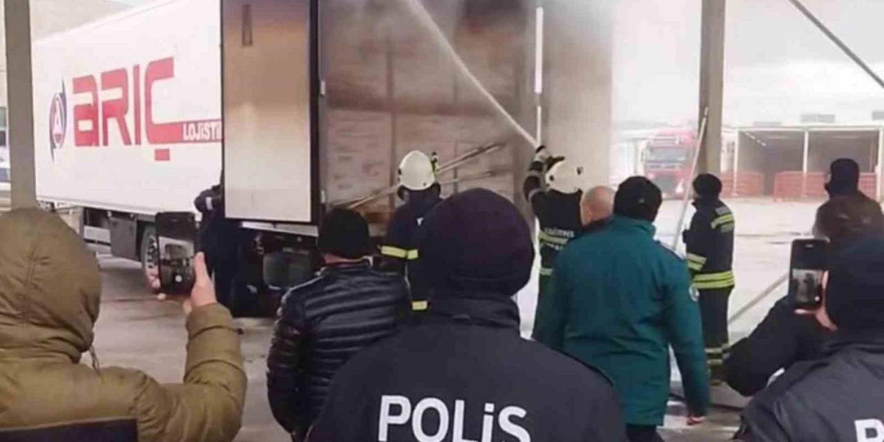 Edirne’de  Bebek Maması Yüklü Tırda Çıkan Yangın Söndürüldü