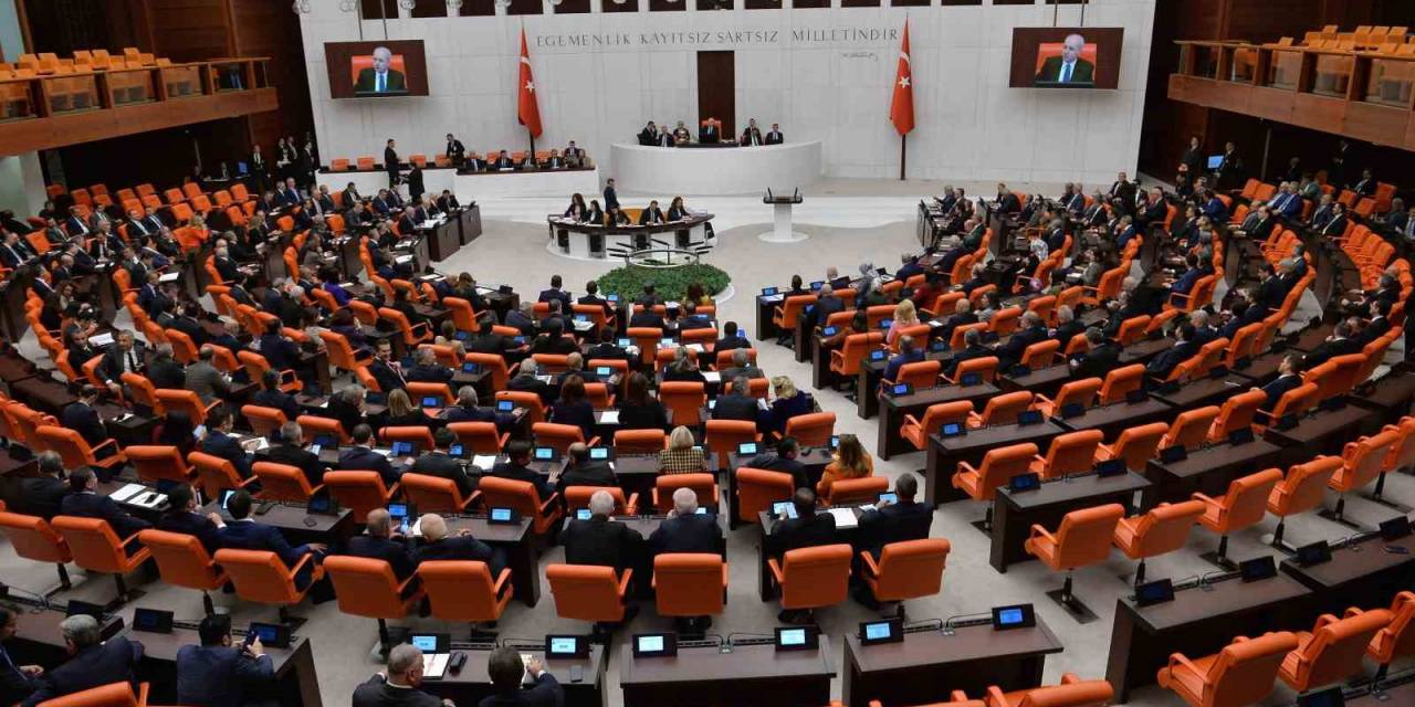 Son 7 Ayda Meclis’te 600 Milletvekilinden 61’i Partilerinden İstifa Etti