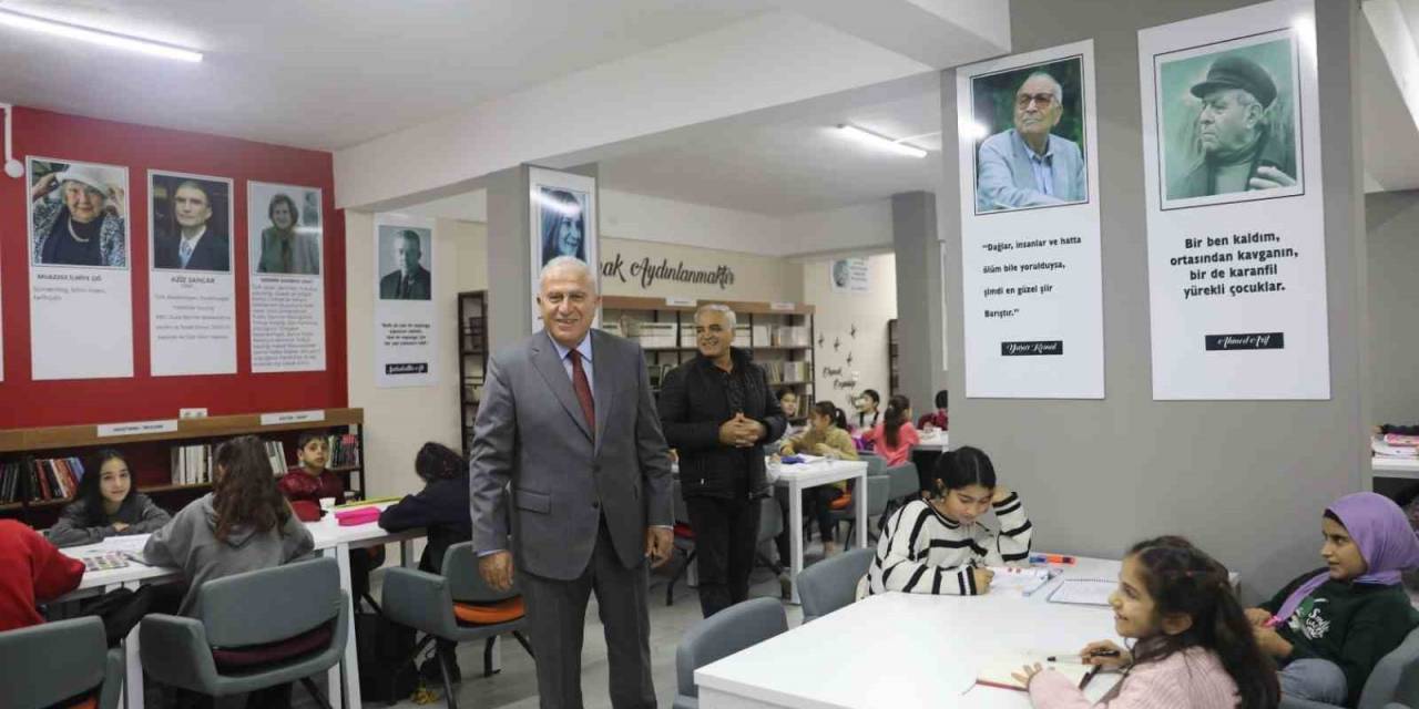 Başkan Atay Kitap Kafe’de Çocuklarla Buluştu