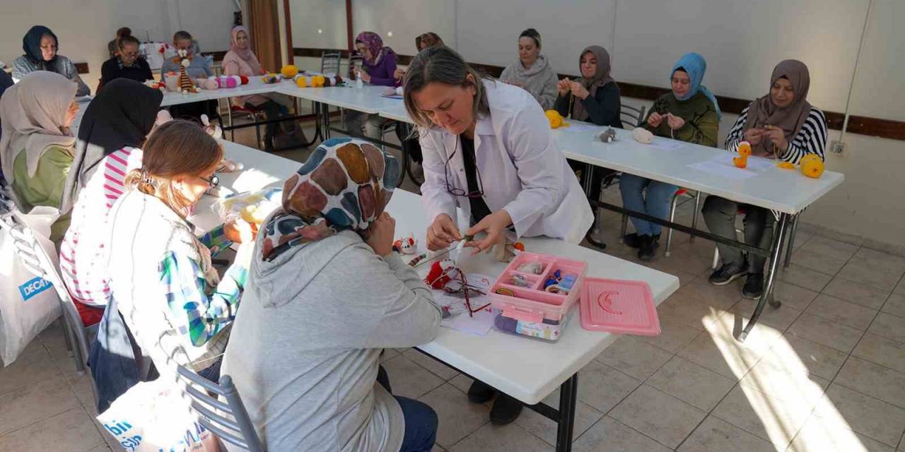 Kadınlar İlmek İlmek Örüyor