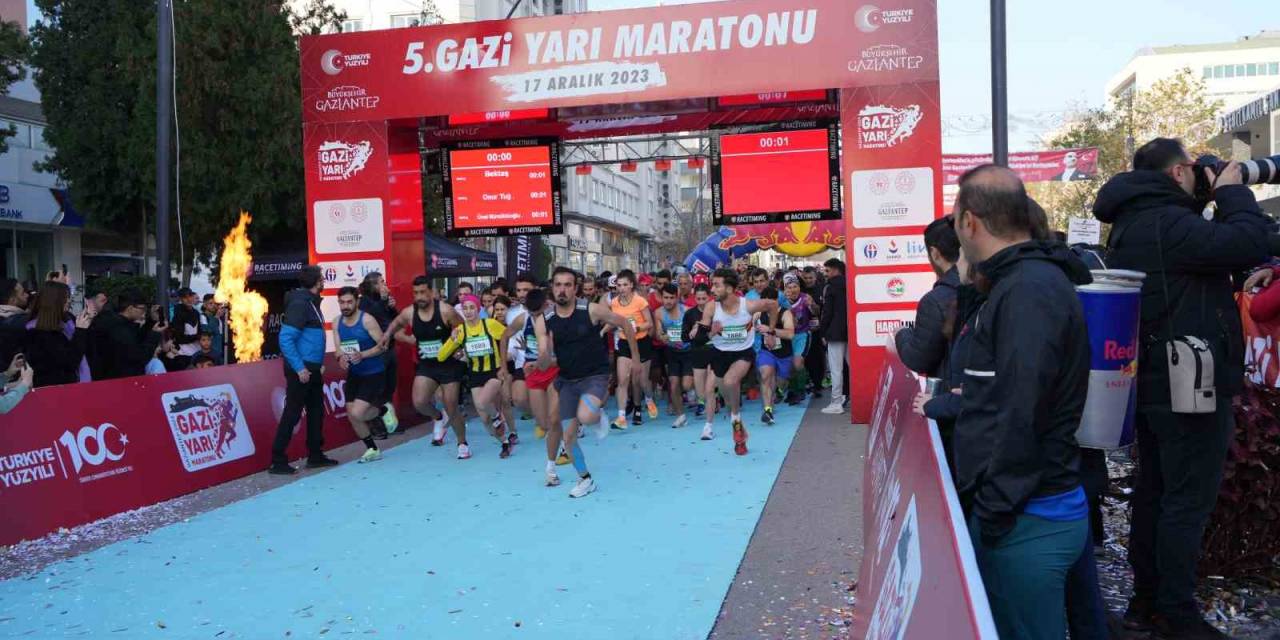 5. Gazi Yarı Maratonu Bin 300 Sporcunun Katılımıyla Gerşekleştirildi