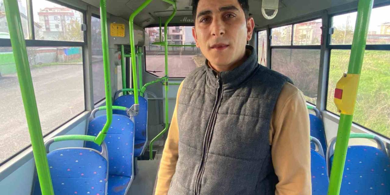 Tartakladığı Kadını Otobüsten İndiren Şoför: "Kendisinden Bin Kere Özür Diliyorum"