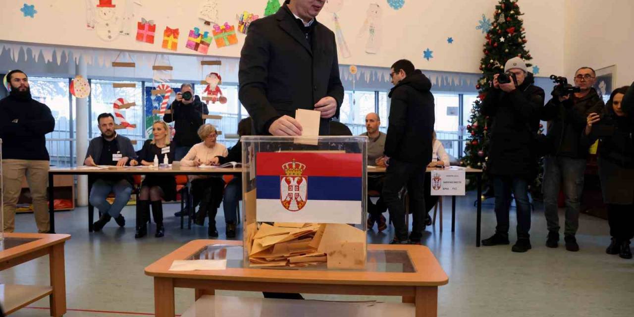 Sırbistan’da Halk Erken Genel Seçim İçin Sandık Başında
