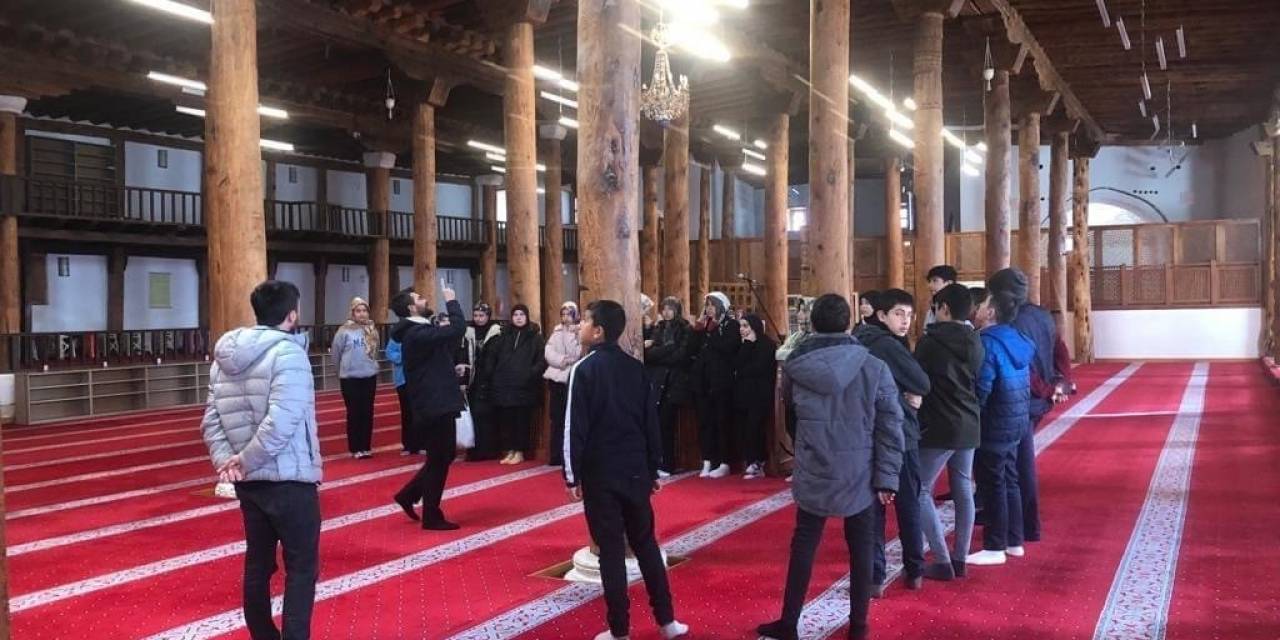 Öğrenciler Çedes İle Ulu Cami Gezisi Yaptılar