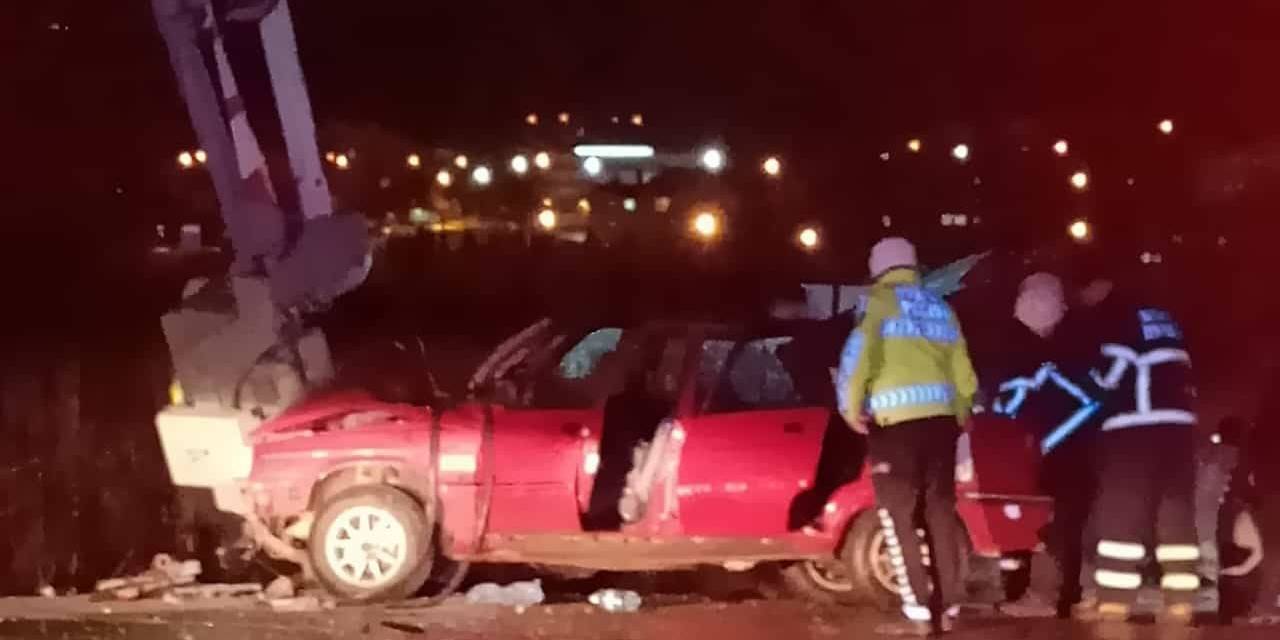 Otomobil, Hemzemin Geçitteki Bariyerlere Çarptı; 1 Yaralı